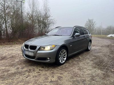 Gebraucht BMW 320 163 PS (119 kW) 2011 Grau Kombi