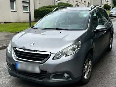 Gebraucht Peugeot 208 68 PS (50 kW) 2014 Silber Kleinwagen