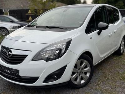 Weiß Gebraucht 2013 Opel Meriva Color Edition Van / Kleinbus | 5.599 € (Fairer Preis)