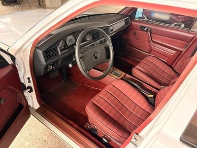 Usata Mercedes 190 109 CV (80 kW) 1988 Bianco Berlina
