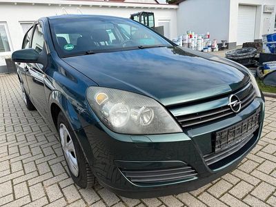 Grün Gebraucht 2004 Opel Astra Limousine | 1.400 € (Fairer Preis)