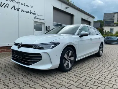 Gebraucht VW Passat Business 204 PS (150 kW) 2025 Weiß Kombi