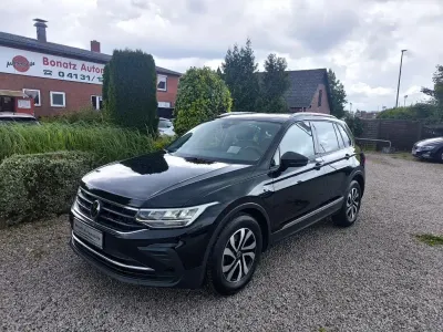 Gebraucht VW Tiguan Active 150 PS (110 kW) 2022 Deep black pearlescent SUV