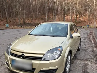 Gebraucht Opel Astra 105 PS (77 kW) 2004 Gold Kleinwagen