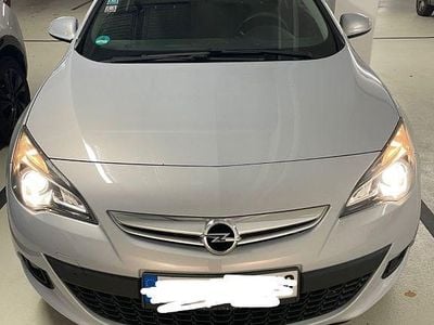 Usata Opel Astra GTC Edition 140 CV (102 kW) 2012 Argento Berlina