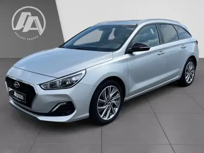Gebraucht Hyundai i30 Trend 140 PS (102 kW) 2019 Platinum silver Limousine