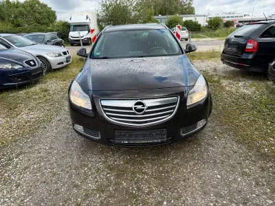 Gebraucht Opel Insignia Edition 160 PS (117 kW) 2011 Mahogany brown (p2/so) Kombi