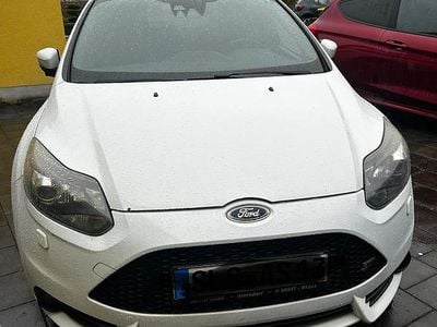 Weiß Gebraucht 2013 Ford Focus ST Kombi | 6.000 € (Guter Preis)