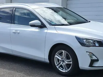 Gebraucht Ford Focus Cool & Connect 120 PS (88 kW) 2020 Weiß Limousine