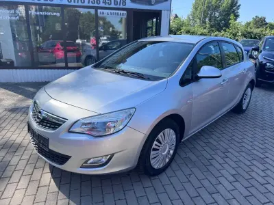 Gebraucht Opel Astra Edition 101 PS (74 kW) 2010 Silber Limousine