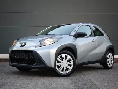 Gebraucht Toyota Aygo X X-play 72 PS (52 kW) 2022 Silver metallic SUV