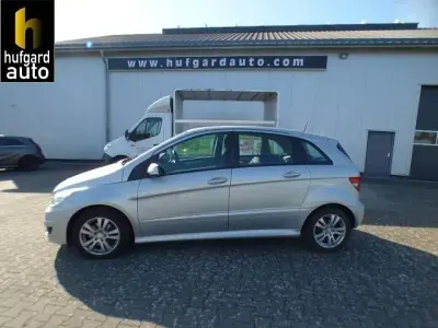 Gebraucht Mercedes B180 109 PS (80 kW) 2010 Silber Van / Kleinbus
