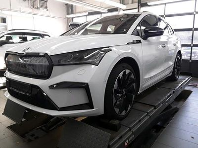 Moonweiss metallic Gebraucht 2022 Skoda Enyaq iV SportLine SUV | 32.940 € (Fairer Preis)