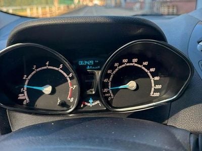 Usata Ford Tourneo Courier Titanium 101 CV (74 kW) 2018 Grigio Monovolume