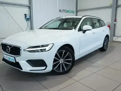 Używany Volvo V60 Momentum 197 KM (144 kW) 2022 Biały Kombi