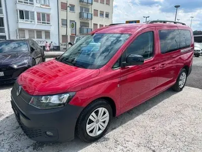 Gebraucht VW Caddy Maxi Basis 122 PS (89 kW) 2026 Rot Van / Kleinbus