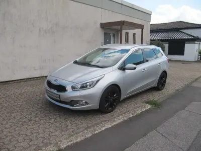 Gebraucht Kia Ceed 135 PS (99 kW) 2014 Silber Kleinwagen