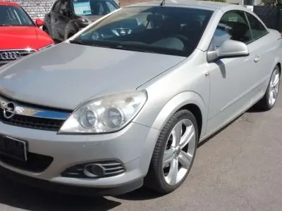 Second-hand Opel Astra Cabriolet 116 CP (85 kW) 2009 Gri Cabrio