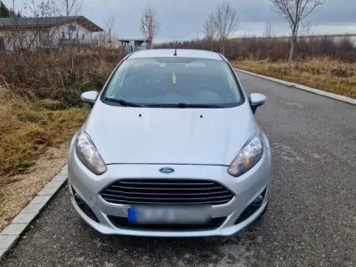 Gebraucht Ford Fiesta 101 PS (74 kW) 2015 Silber Kleinwagen
