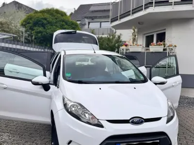 Usata Ford Fiesta 82 CV (60 kW) 2009 Bianco Utilitaria