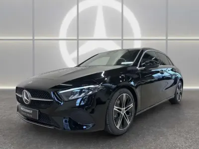 Gebraucht Mercedes A180 Advanced Plus 136 PS (100 kW) 2026 Schwarz Limousine