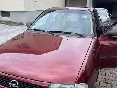 Gebraucht Opel Astra 71 PS (52 kW) 1995 Rot Limousine