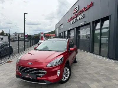Gebraucht Ford Kuga Titanium 152 PS (111 kW) 2022 Rot SUV