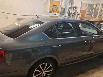 Grau Gebraucht 2015 Skoda Octavia Limousine | 9.000 € (Etwas zu teuer)