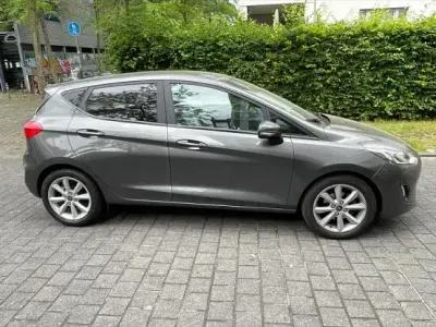 Gebraucht Ford Fiesta 101 PS (74 kW) 2020 Grau Kleinwagen