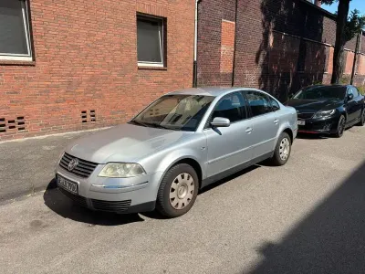 Gebraucht VW Passat Highline 116 PS (85 kW) 2001 Silber Limousine