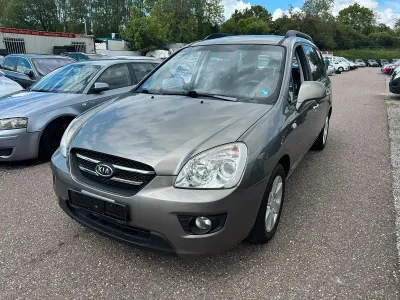 Gebraucht Kia Carens 116 PS (85 kW) 2012 Braun Van / Kleinbus