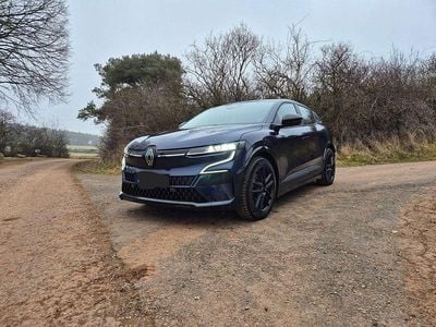 Blau Gebraucht 2022 Renault Megane E-Tech Techno Limousine | 23.750 € (Guter Preis)