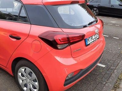 Gebraucht Hyundai i20 Pure 75 PS (55 kW) 2019 Rot Kleinwagen
