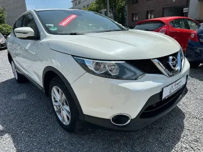Gebraucht Nissan Qashqai Acenta 131 PS (96 kW) 2015 Weiß SUV