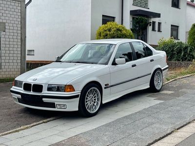 Gebraucht BMW 325 Sport Line 192 PS (141 kW) 1994 Weiß Limousine
