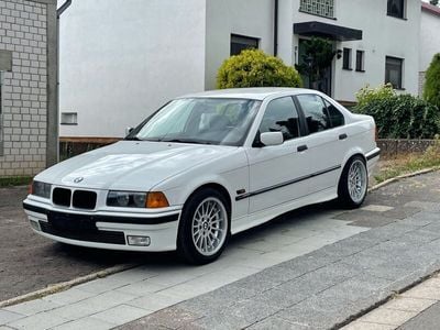 Weiß Gebraucht 1994 BMW 325 Sport Line Limousine | 6.999 €