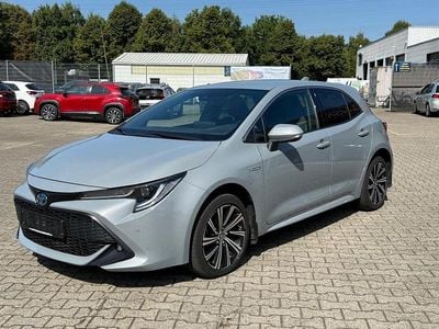 Cement grey Gebraucht 2021 Toyota Corolla Limousine | 18.990 € (Guter Preis)