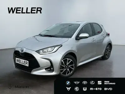 Gebraucht Toyota Yaris Hybrid Team 116 PS (85 kW) 2022 Silber Kleinwagen