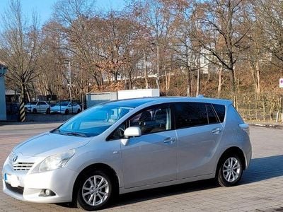 Silber Gebraucht 2010 Toyota Verso Van / Kleinbus | 4.000 € (Fairer Preis)