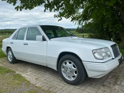 Gebraucht Mercedes E200 136 PS (100 kW) 1993 Weiß Limousine