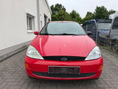 Gebraucht Ford Focus 75 PS (55 kW) 2001 Rot Limousine