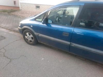 Blau Gebraucht 2002 Opel Zafira Van / Kleinbus | 900 €