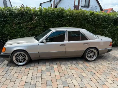 Gebraucht Mercedes E260 160 PS (117 kW) 1992 Gold Limousine