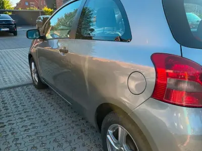 Gebraucht Toyota Yaris 90 PS (66 kW) 2008 Grau Kleinwagen