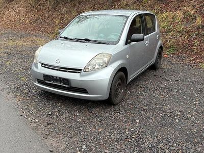 Silber Gebraucht 2007 Daihatsu Sirion Kleinwagen | 2.000 €