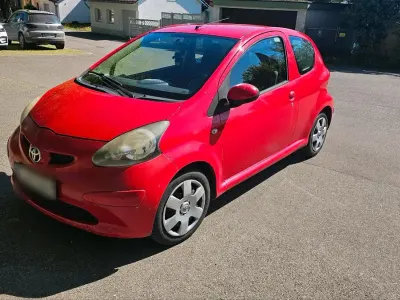 Second-hand Toyota Aygo 68 CP (50 kW) 2006 Roșu Hatchback