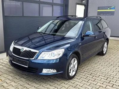 Gebraucht Skoda Octavia Family 122 PS (89 kW) 2012 Lavablau metallic Kombi