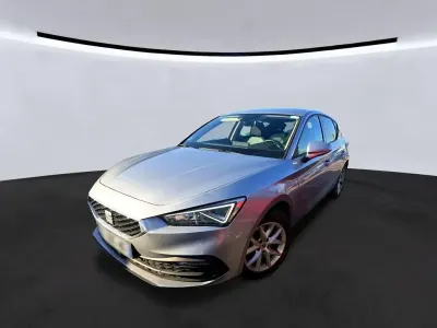 Używany Seat Leon Style 150 KM (110 kW) 2024 Srebrny Sedan/Limuzyna