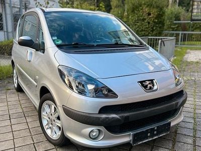 Gebraucht Peugeot 1007 Premium 73 PS (53 kW) 2008 Silber Van / Kleinbus
