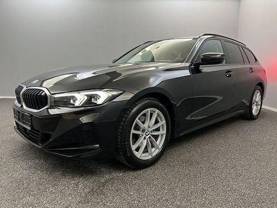 Schwarz Gebraucht 2022 BMW 318 Shadowline Kombi | 27.299 € (Fairer Preis)